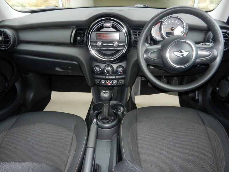 MINI HATCH