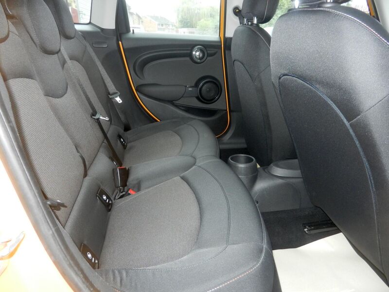 MINI HATCH