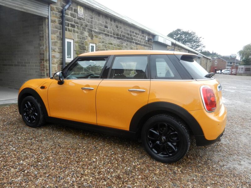 MINI HATCH