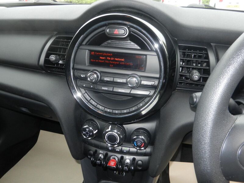 MINI HATCH