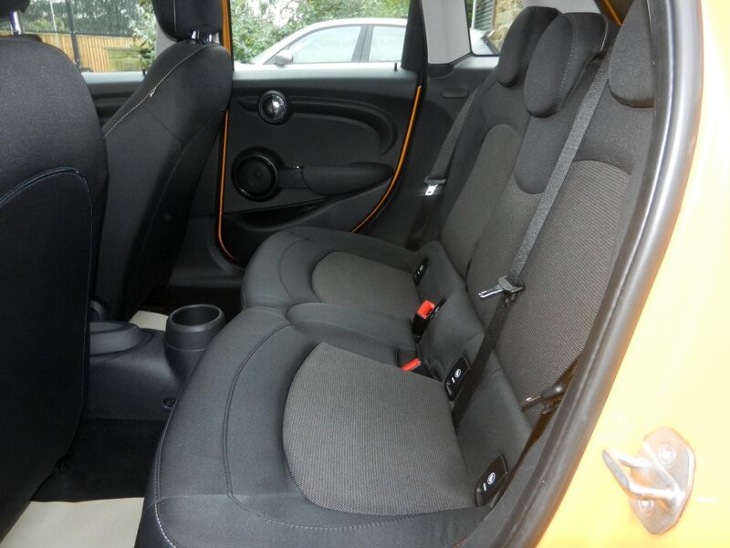 MINI HATCH