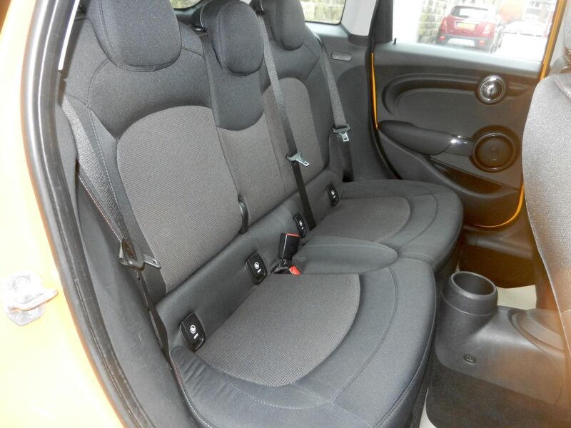 MINI HATCH