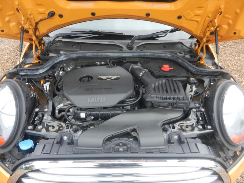 MINI HATCH