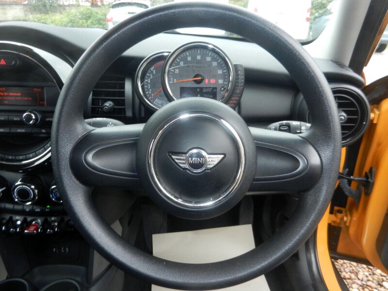 MINI HATCH
