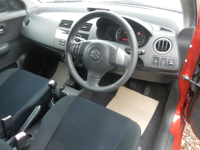 SUZUKI SWIFT