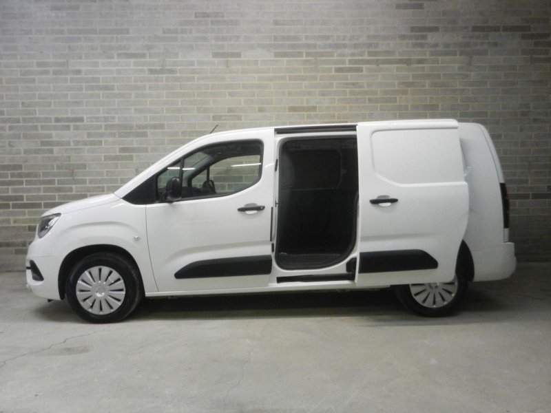 View VAUXHALL COMBO 1.5 Turbo D 2300 Sportive L2 H1 Euro 6 (s/s) 4dr