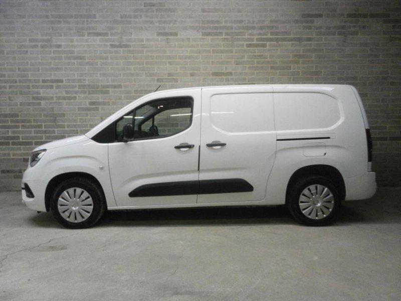 View VAUXHALL COMBO 1.5 Turbo D 2300 Sportive L2 H1 Euro 6 (s/s) 4dr