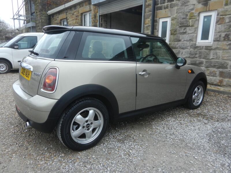 MINI HATCH