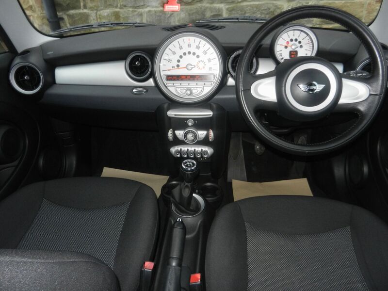 MINI HATCH