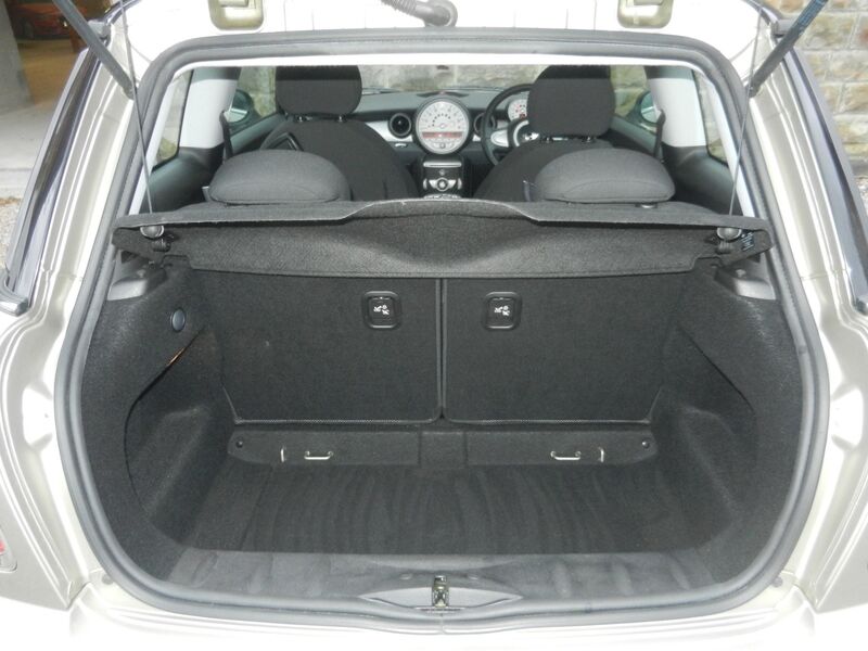 MINI HATCH
