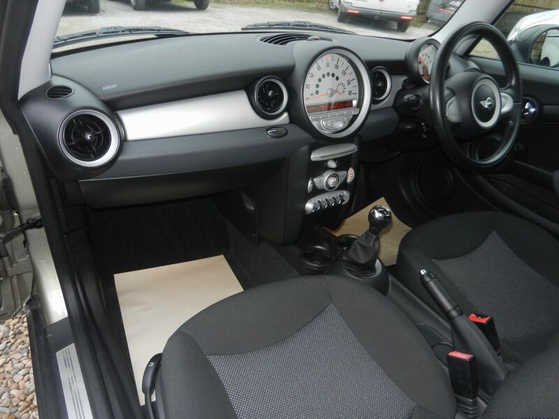 MINI HATCH