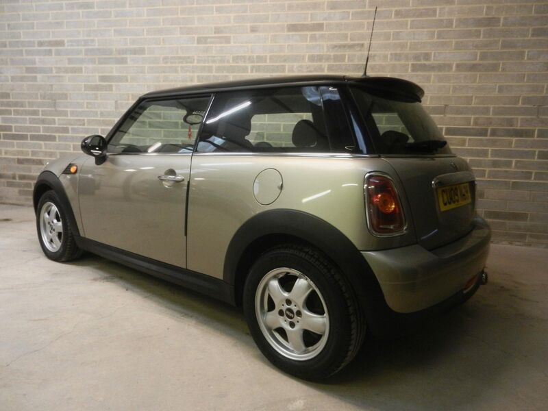 View MINI HATCH 1.6 Cooper Euro 4 3dr