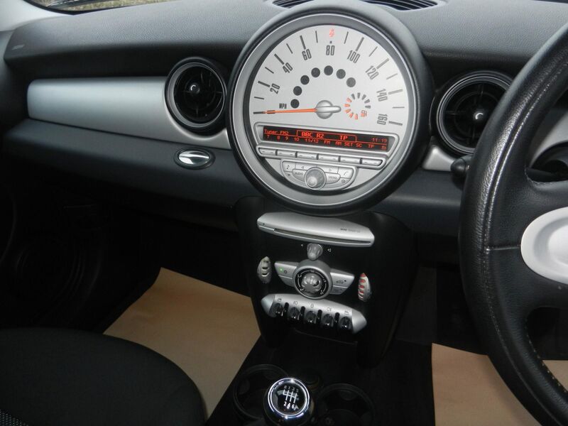 MINI HATCH