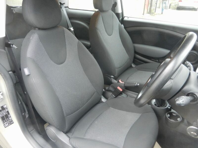 MINI HATCH