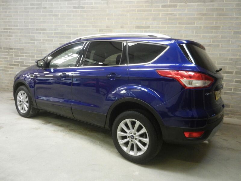 View FORD KUGA 2.0 TDCi Titanium 2WD Euro 6 (s/s) 5dr