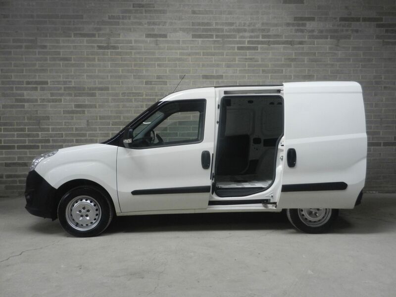 View VAUXHALL COMBO 1.3 CDTi 2000 FWD L1 H1 3dr