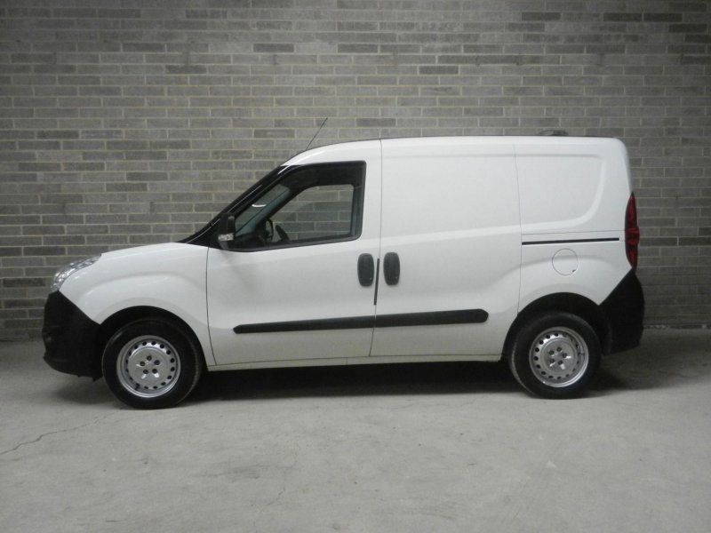 View VAUXHALL COMBO 1.3 CDTi 2000 FWD L1 H1 3dr