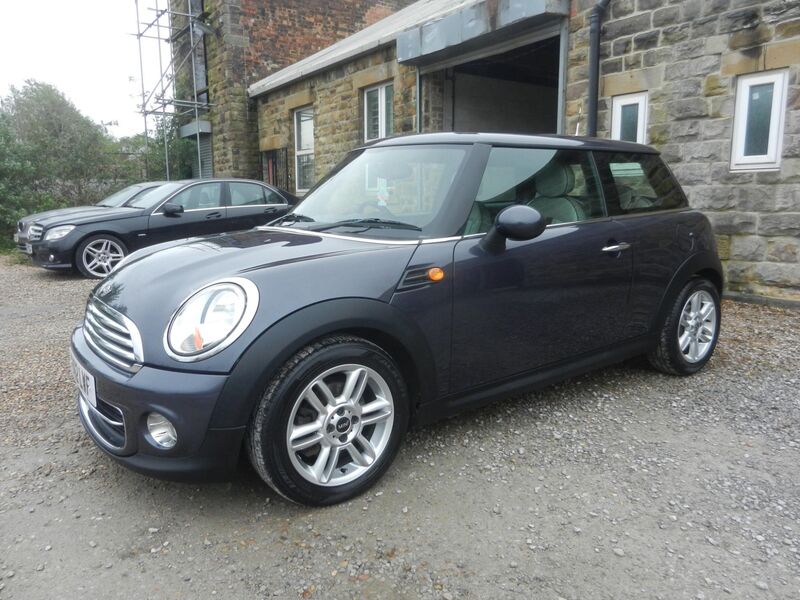 MINI HATCH