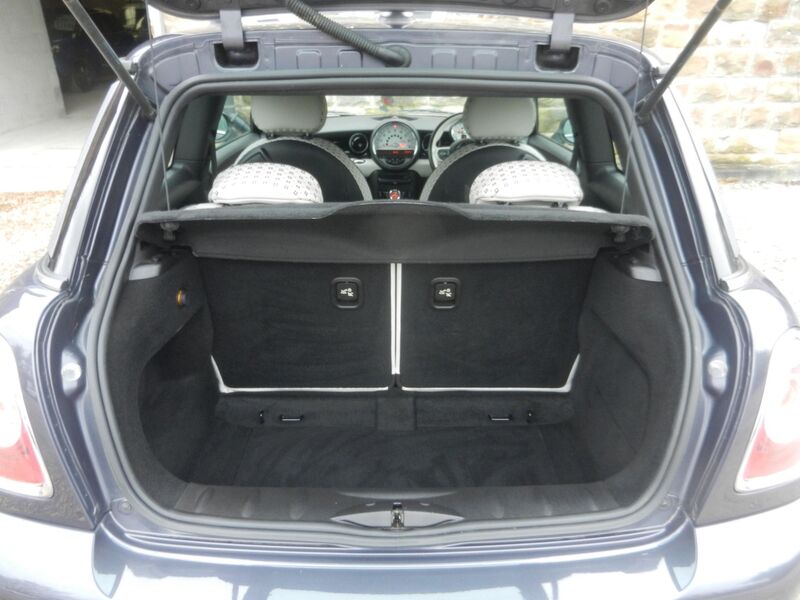 MINI HATCH