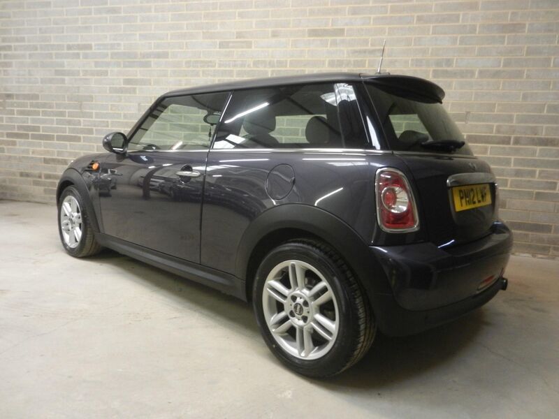 View MINI HATCH 1.6 Cooper Steptronic Euro 5 3dr