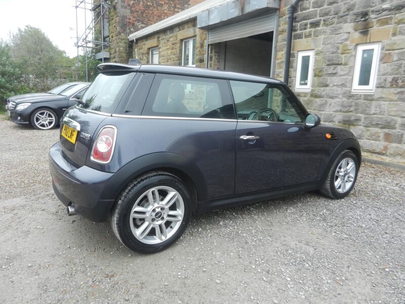 MINI HATCH