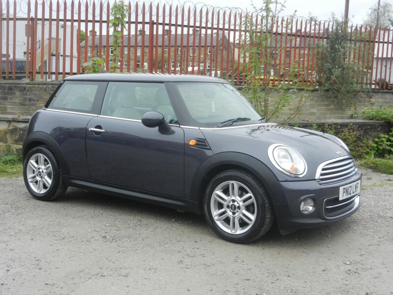 MINI HATCH
