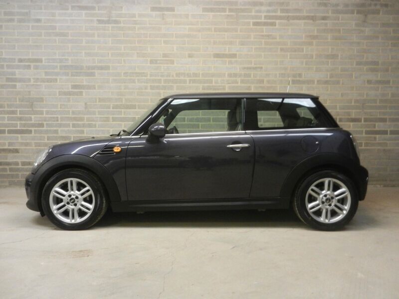 View MINI HATCH 1.6 Cooper Steptronic Euro 5 3dr