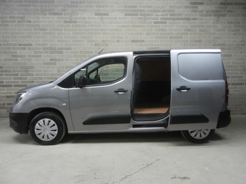 View VAUXHALL COMBO 1.5 Turbo D 2000 Edition L1 H1 Euro 6 (s/s) 4dr