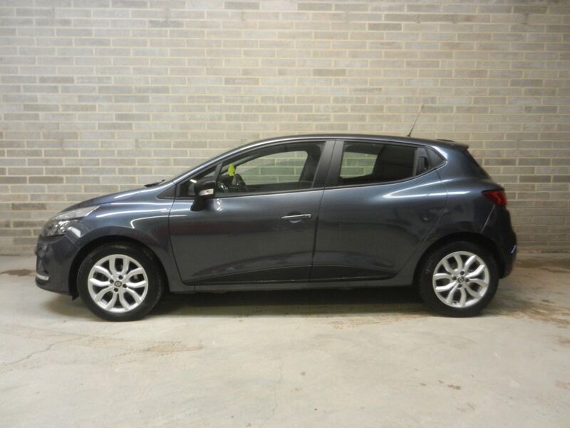 View RENAULT CLIO 1.5 dCi Play Euro 6 (s/s) 5dr