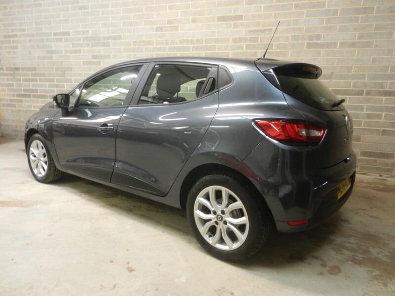 View RENAULT CLIO 1.5 dCi Play Euro 6 (s/s) 5dr