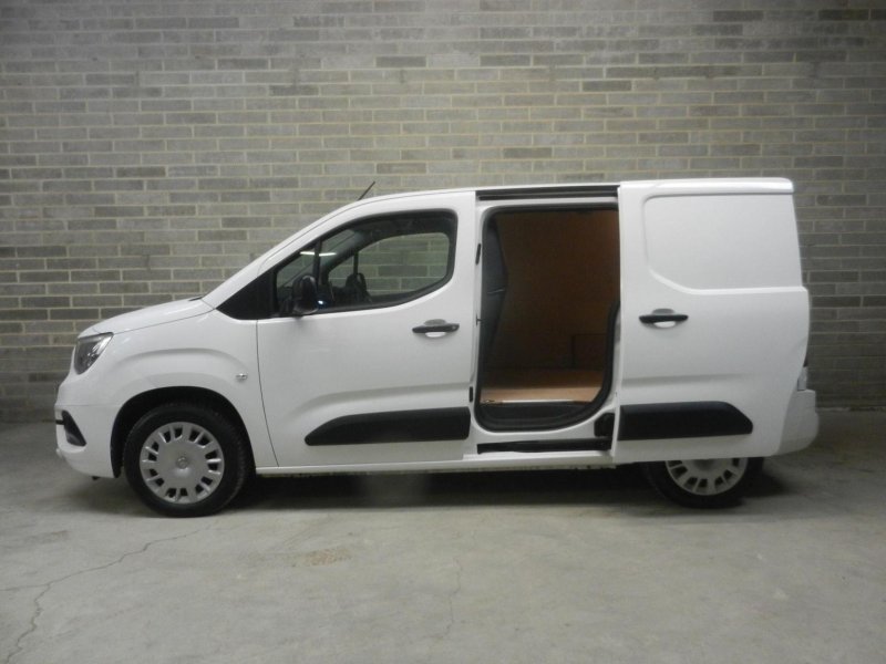 View VAUXHALL COMBO 1.5 Turbo D 2000 Sportive L1 H1 Euro 6 (s/s) 4dr