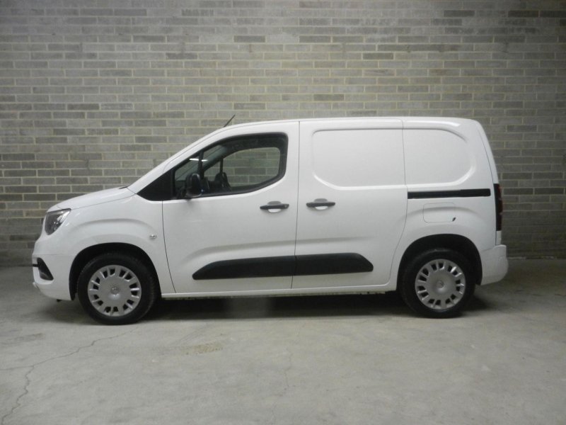 View VAUXHALL COMBO 1.5 Turbo D 2000 Sportive L1 H1 Euro 6 (s/s) 4dr