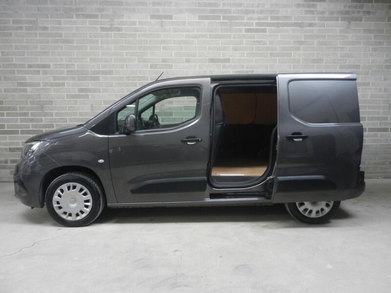 View VAUXHALL COMBO 1.5 Turbo D 2000 Sportive L1 H1 Euro 6 4dr