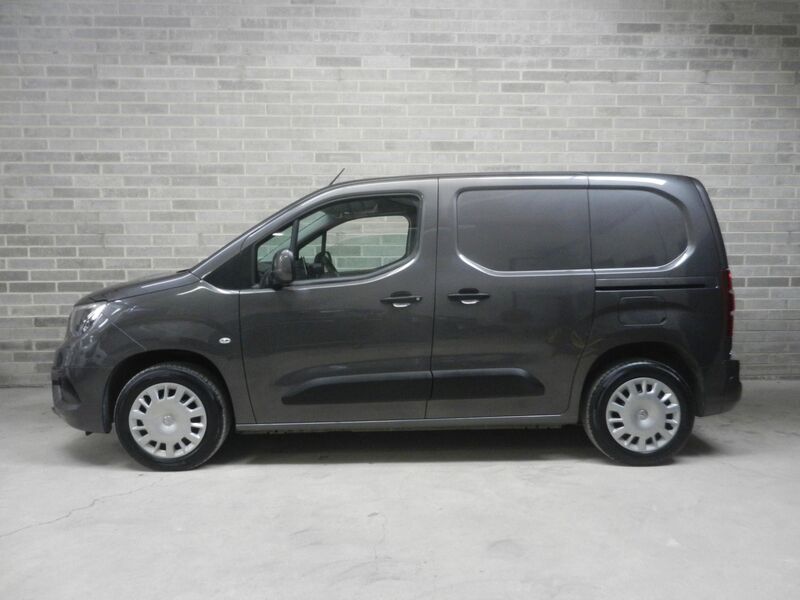 View VAUXHALL COMBO 1.5 Turbo D 2000 Sportive L1 H1 Euro 6 4dr