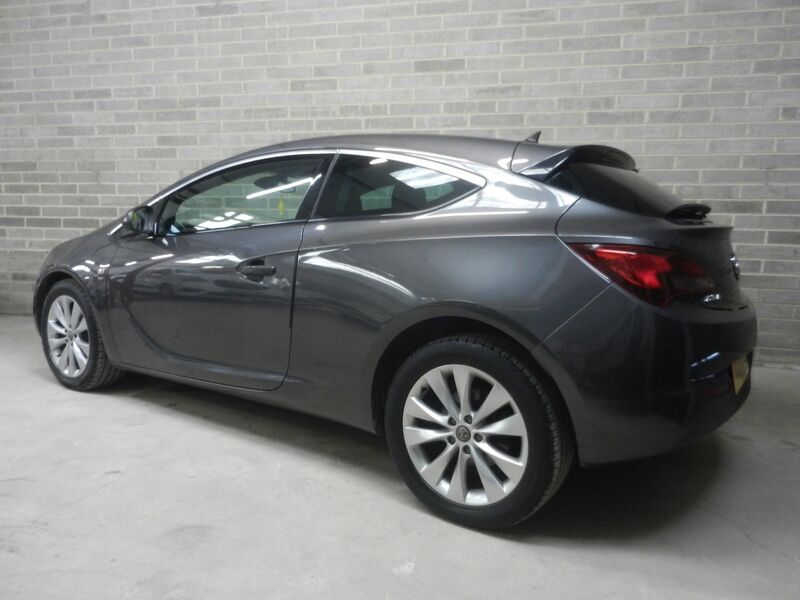 View VAUXHALL ASTRA GTC 1.7 CDTi SRi Euro 5 (s/s) 3dr