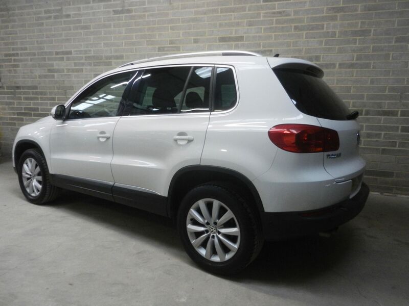 View VOLKSWAGEN TIGUAN 2.0 TDI BlueMotion Tech Match 4WD Euro 5 (s/s) 5dr