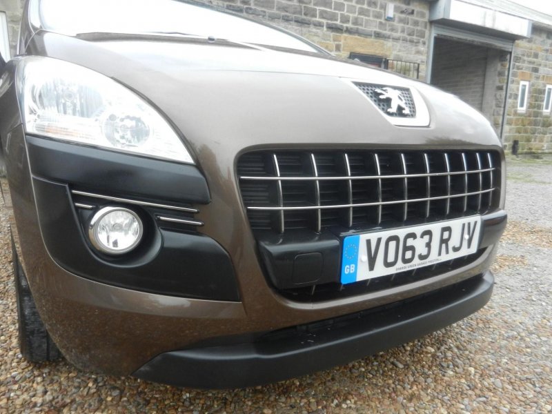 PEUGEOT 3008