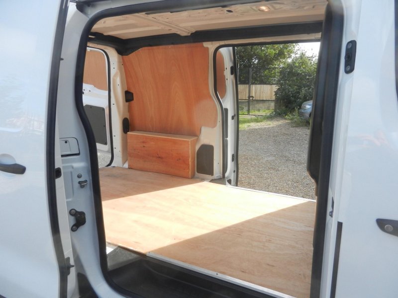 VAUXHALL VIVARO
