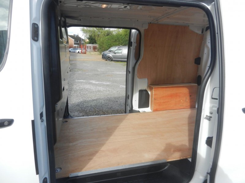 VAUXHALL VIVARO
