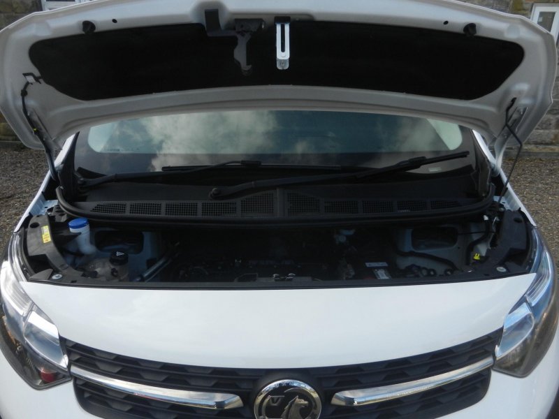 VAUXHALL VIVARO