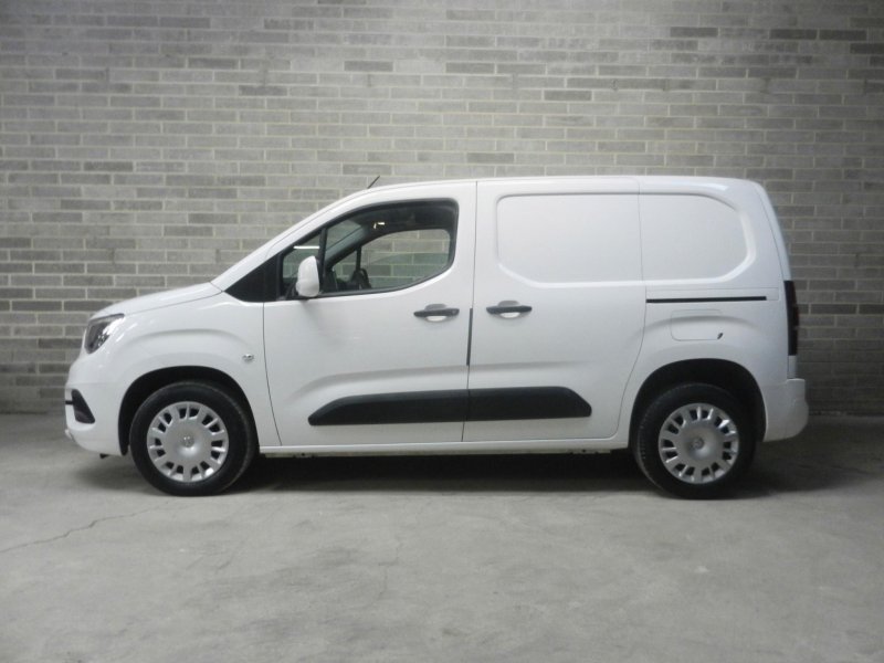 View VAUXHALL COMBO 1.5 Turbo D 2300 Sportive L1 H1 Euro 6 4dr