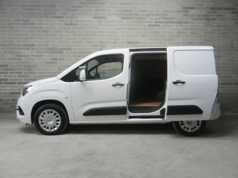 View VAUXHALL COMBO 1.5 Turbo D 2300 Sportive L1 H1 Euro 6 4dr