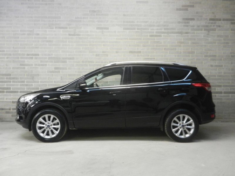 View FORD KUGA 2.0 TDCi Titanium 2WD Euro 6 (s/s) 5dr