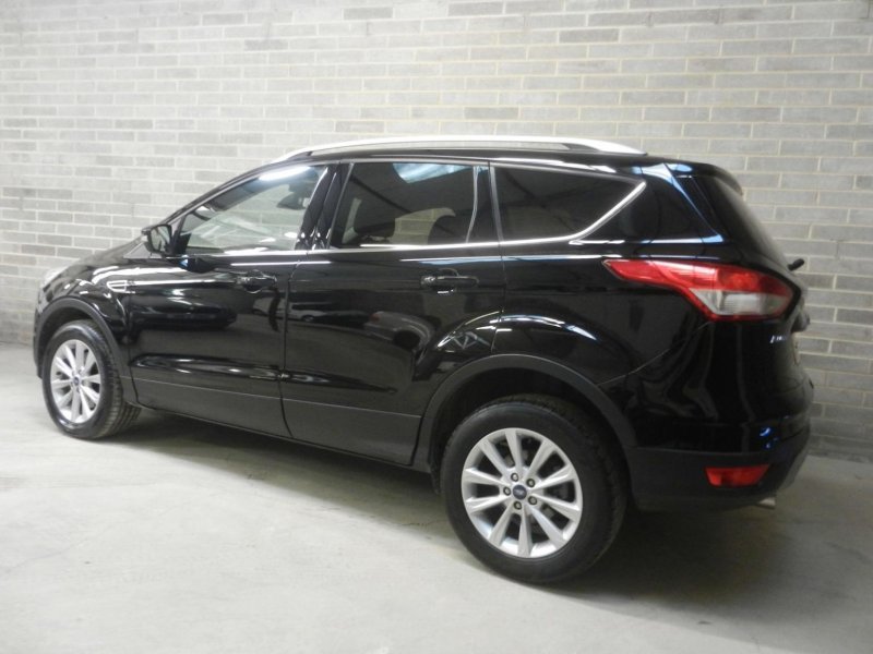 View FORD KUGA 2.0 TDCi Titanium 2WD Euro 6 (s/s) 5dr
