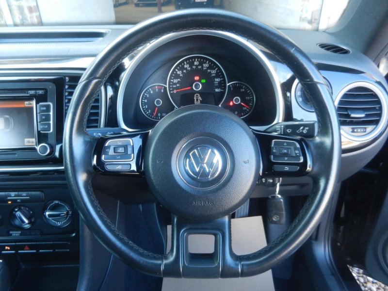 VOLKSWAGEN BEETLE
