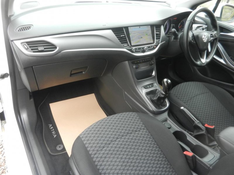 VAUXHALL ASTRA