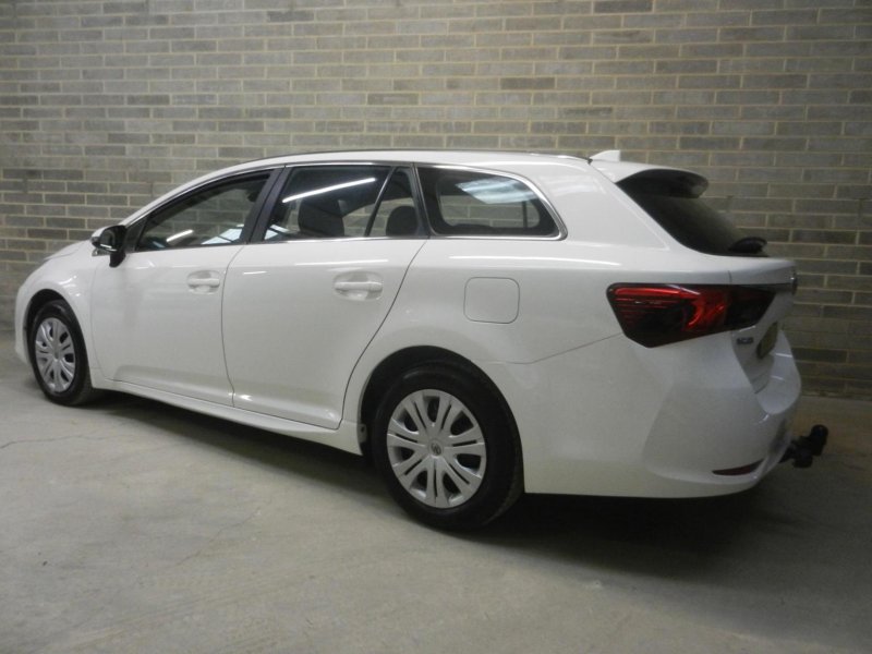 View TOYOTA AVENSIS 1.6 D-4D Active Touring Sports Euro 6 (s/s) 5dr