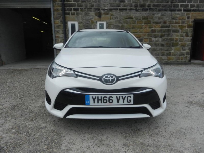 TOYOTA AVENSIS