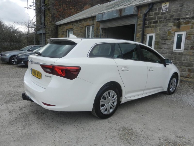 TOYOTA AVENSIS