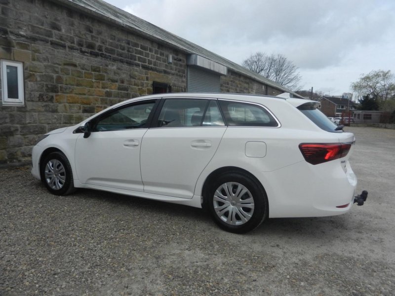 TOYOTA AVENSIS